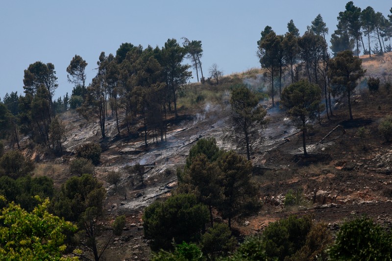 Puing-puing terletak di taman sebuah rumah yang terkena serangan roket dari Lebanon, di tengah permusuhan lintas batas yang sedang berlangsung antara Hizbullah dan pasukan Israel, di Kiryat Shmona, Israel utara, 4 Juni 2024. Puing-puing terletak di taman sebuah rumah yang terkena serangan roket dari Lebanon, di tengah permusuhan lintas batas yang sedang berlangsung antara Hizbullah dan pasukan Israel, di Kiryat Shmona, Israel utara, 4 Juni 2024. (REUTERS/Ammar Awad)