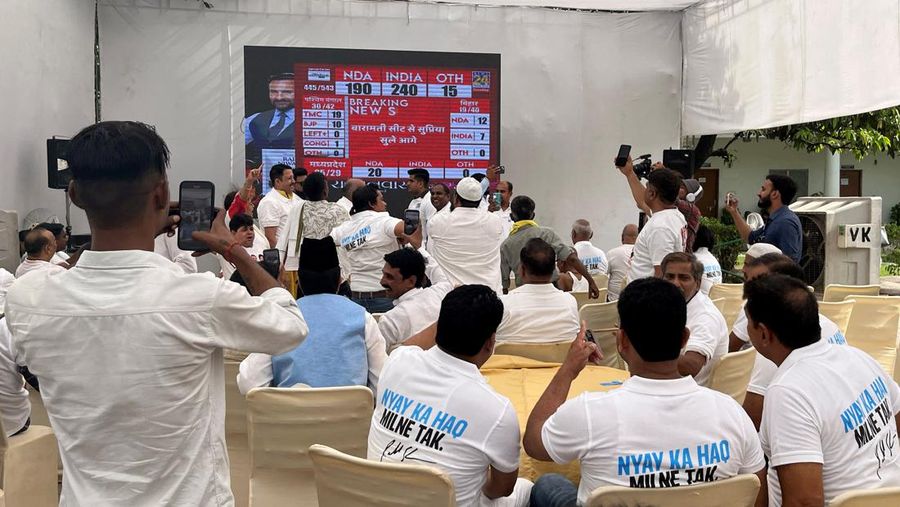People watch election results outside a vote counting centre in Mumbai, India, June 4, 2024. REUTERS/Francis Mascarenhas
