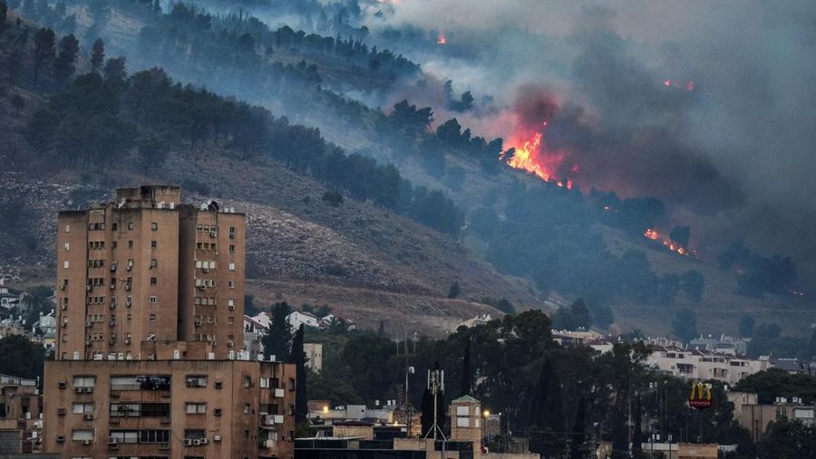 Smoke and fire covers the area following rocket attacks from Lebanon, amid ongoing cross-border hostilities between Hezbollah and Israeli forces, near Kiryat Shmona, Israel, close to its border with Lebanon, June 3, 2024. REUTERS/Ayal Margolin ISRAEL OUT. NO COMMERCIAL OR EDITORIAL SALES IN ISRAEL     TPX IMAGES OF THE DAY