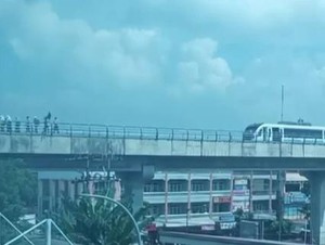 Penumpang LRT Sumsel Dievakuasi Imbas Listrik Padam