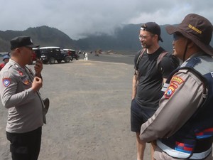 Buntut 3 Bule Foto Pamer Pantat, Polisi Imbau Wisatawan Bromo Jaga Etika
