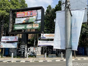 Respons Para Bacawalkot soal Spanduk yang Jadi Polusi Visual di Bandung