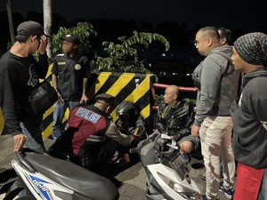 Polisi dan Warga Gagalkan Aksi Wanita Hendak Bunuh Diri di Jembatan Malang