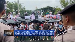 Video: Aksi Payung Hitam di Depan MA Simbol Berkabungnya Karyawan Polo