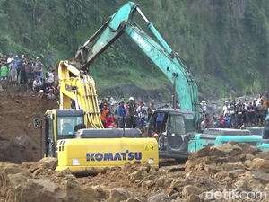 4 Alat Berat Dikerahkan Cari 3 Penambang yang Tertimbun Longsor di Lumajang