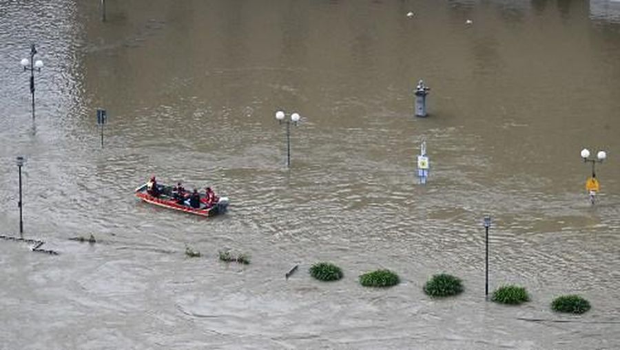 A gold selling shop is under water in a flooded street in the center of Passau in Bavaria, southern Germany, on June 4, 2024. Heavy rains from May 31, 2024 onwards have led to flooding across the southern German states of Baden-Wuerttemberg and Bavaria and that have claimed four lives so far. Thousands of people in these regions had to leave their homes. (Photo by Michaela STACHE / AFP)