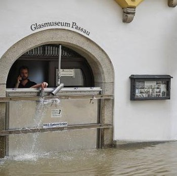 Foto Jerman 'Tenggelam' Bak Venesia, Banjir Parah-Jalan Jadi Sungai