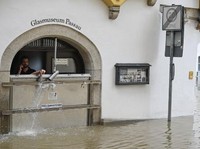 Foto Jerman 'Tenggelam' Bak Venesia, Banjir Parah-Jalan Jadi Sungai