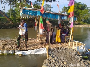 Jembatan Indiana Jones Magelang Dibangun, Warga Bikin Penyeberangan Getek