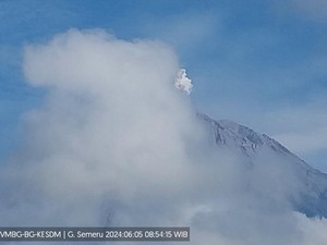Gunung Semeru Erupsi 3 Kali Pagi Ini, Ketinggian Letusan 500 hingga 600 Meter