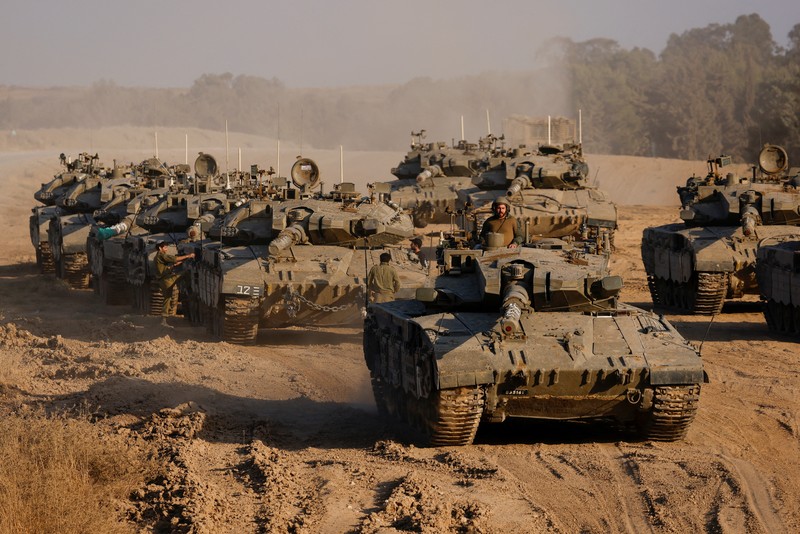 ISRAEL-PALESTINIANS/GAZA An Israeli soldier stands in a tank, amid the ongoing conflict between Israel and Hamas, near the Israel-Gaza border, in Israel, June 4, 2024. REUTERS/Amir Cohen TPX IMAGES OF THE DAY