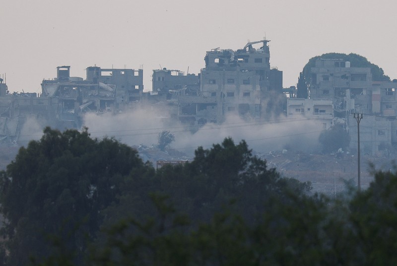 ISRAEL-PALESTINIANS/GAZA An Israeli soldier stands in a tank, amid the ongoing conflict between Israel and Hamas, near the Israel-Gaza border, in Israel, June 4, 2024. REUTERS/Amir Cohen TPX IMAGES OF THE DAY