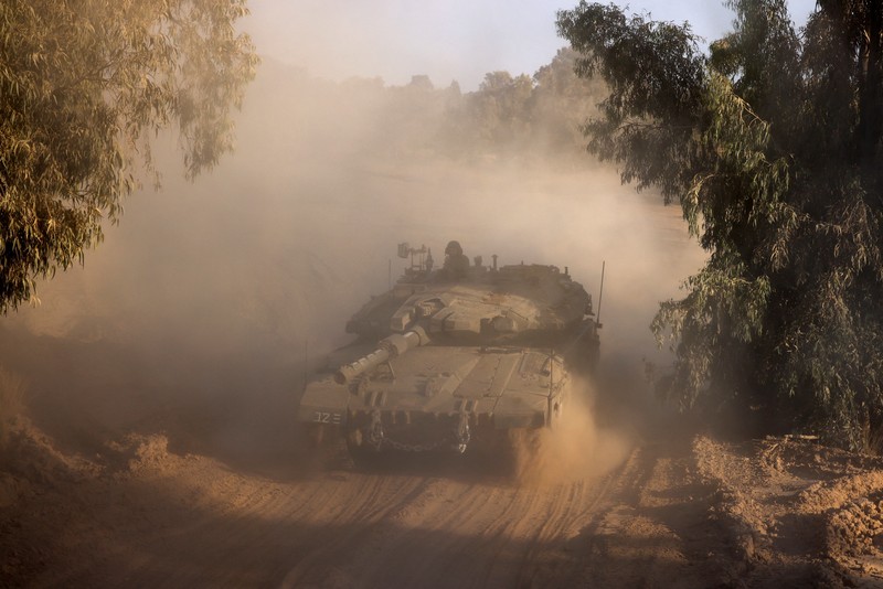 ISRAEL-PALESTINIANS/GAZA An Israeli soldier stands in a tank, amid the ongoing conflict between Israel and Hamas, near the Israel-Gaza border, in Israel, June 4, 2024. REUTERS/Amir Cohen TPX IMAGES OF THE DAY