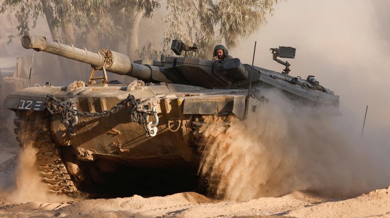 An Israeli soldier stands in a tank, amid the ongoing conflict between Israel and Hamas, near the Israel-Gaza border, in Israel, June 4, 2024. REUTERS/Amir Cohen     TPX IMAGES OF THE DAY