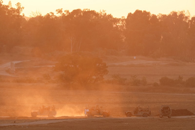 ISRAEL-PALESTINIANS/GAZA An Israeli soldier stands in a tank, amid the ongoing conflict between Israel and Hamas, near the Israel-Gaza border, in Israel, June 4, 2024. REUTERS/Amir Cohen TPX IMAGES OF THE DAY