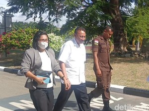 Jonas Salean Diperiksa 8 Jam Terkait Korupsi Pengalihan Aset Pemkab Kupang