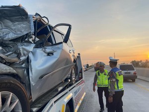 Mobil Pajero Tabrak Truk Tronton di Tol Binjai-Langsa, 5 Tewas-3 Luka