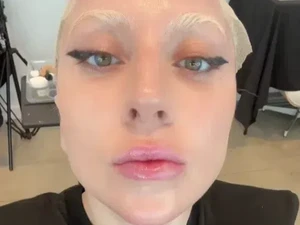 Lady Gaga Nangis Digosipin Hamil karena Berperut Buncit