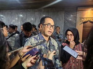 Menhub Buka Kemungkinan Rute KRL sampai Karawang 2025 atau 2026