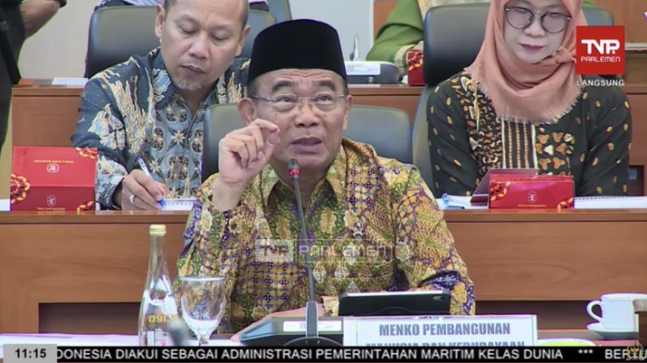 Menteri Koordinator Bidang Pembangunan Manusia dan Kebudayaan (Menko PMK) Muhadjir Effendy saat mengikuti rapat Kerja dengan Badan Anggaran (Banggar) DPR RI pada Rabu, (5/6/2024). (Tangkapan Layar Yotuube Banggar DPR RI)