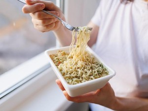 Jangan Sering-sering Makan Mie Instan, Ini 5 Bahayanya untuk Kesehatan
