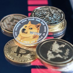 Mau Cari Cuan? Simak Peluang Trading di Altcoin