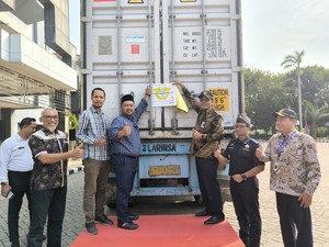 Moncer! Pemkab Gresik Lepas Ekspor Perdana 88 Ton Sekam Bakar ke Jepang