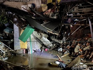 Pipa PDAM Meledak di Cibangkong Bandung, 2 Rumah Rusak Parah!