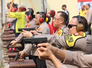 Tingkatkan Kemampuan Personel, Polres Jaksel Gelar Latihan Menembak