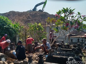 Diterjang Tol, 467 Makam di Prambanan Klaten Direlokasi Warga Secara Swadaya