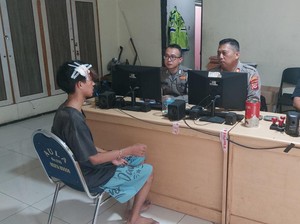 Sopir Angkot Penabrak 7 Kendaraan di Bogor Ditangkap Usai Tabrak Pohon