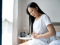 12 Cara Menghilangkan Sakit Perut Tanpa Obat, Mudah dan Alami! 12 Cara Menghilangkan Sakit Perut Tanpa Obat, Mudah dan Alami!