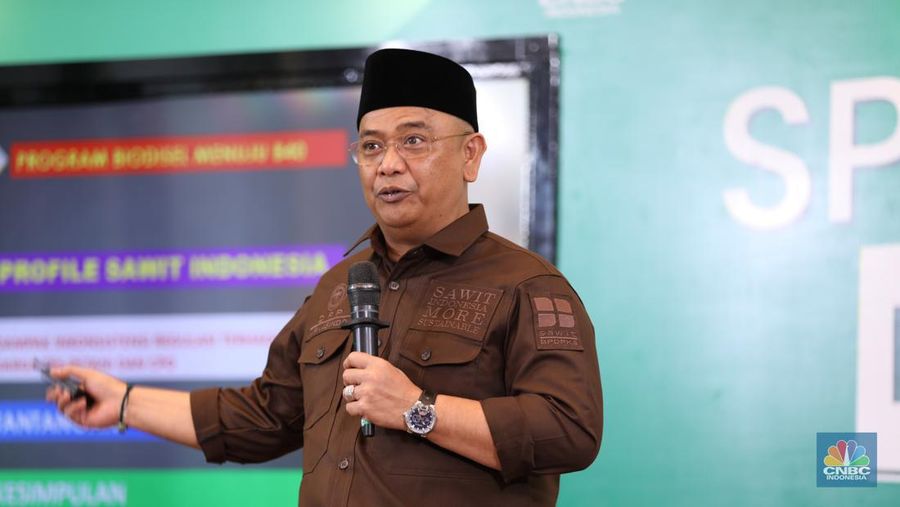 Ketua Umum DPP APKASINDO, Gulat Manurung saat memberikan pemaparan dalam Special Dialogue APKASINDO di Menara Tendean, Jakarta Selatan, Kamis (6/6/2024). (վ/Tri Susilo)