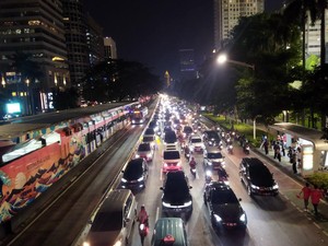 Indonesia Vs Irak Usai, Jalanan Sekitar Stadion GBK Macet