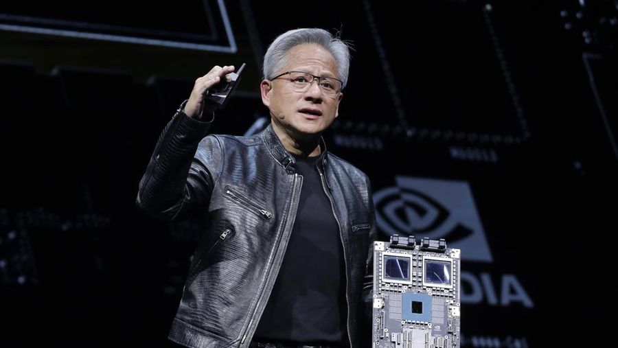 Presiden dan CEO Nvidia Corporation Jensen Huang menyampaikan pidato saat pameran Computex 2024 di Taipei, Taiwan, Minggu, 2 Juni 2024. (AP Photo/Chiang Ying-ying)