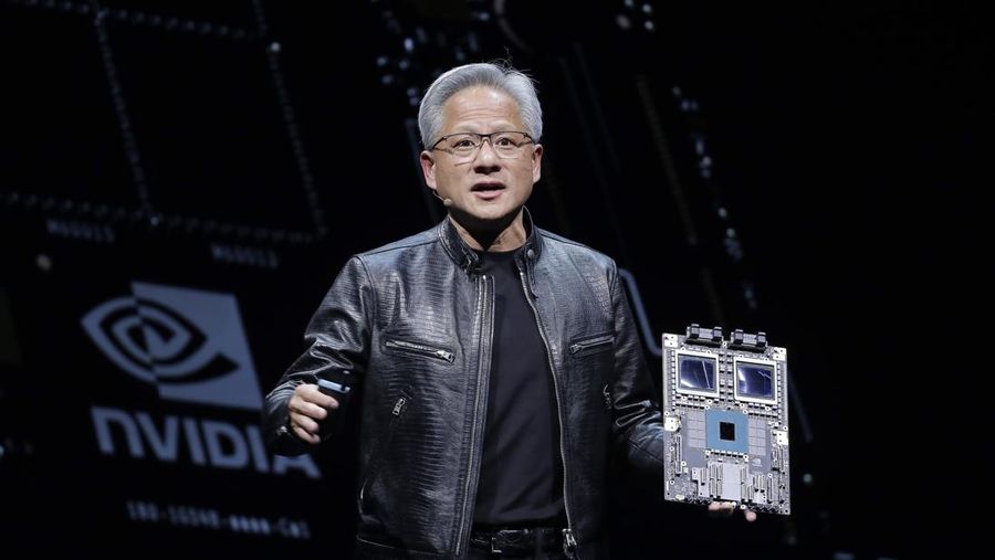 Presiden dan CEO Nvidia Corporation Jensen Huang menyampaikan pidato saat pameran Computex 2024 di Taipei, Taiwan, Minggu, 2 Juni 2024. (AP Photo/Chiang Ying-ying)