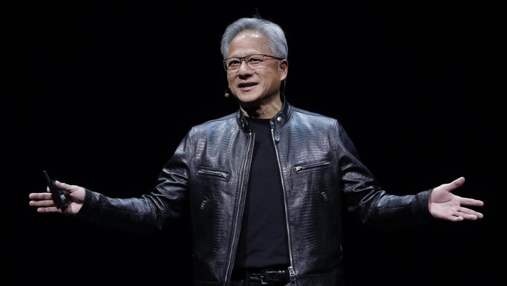 Presiden dan CEO Nvidia Corporation Jensen Huang menyampaikan pidato saat pameran Computex 2024 di Taipei, Taiwan, Minggu, 2 Juni 2024. (AP Photo/Chiang Ying-ying)