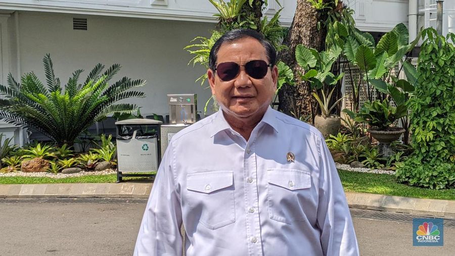 Presiden Joko Widodo (Jokowi) menerima kunjungan Menteri Pertahanan sekaligus Presiden Terpilih 2024 -2029 Prabowo Subianto di Istana Negara, Jakarta, Kamis (6/6/2024). (CNBC Indonesia/Emir Yanwardhana)