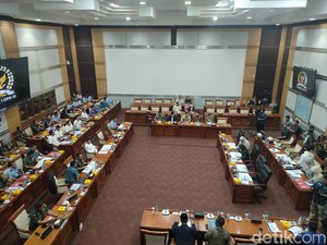 Saat Wamenhan Sebut Pemerintahan Jokowi-Gibran Bikin Anggota DPR Tertawa