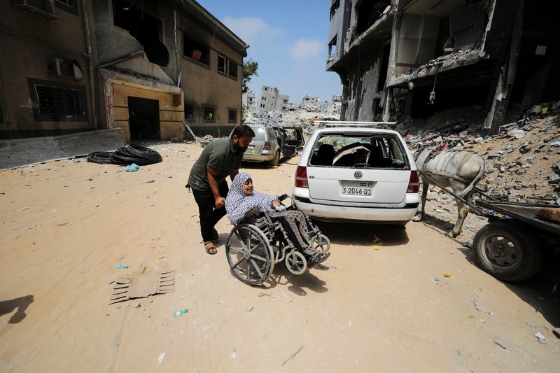 Seorang pasien ginjal Palestina menjalani cuci darah, di tengah konflik Israel-Hamas di sisa-sisa Rumah Sakit Al Shifa yang hancur akibat serangan Israel, di Kota Gaza. (REUTERS/Dawoud Abu Alkas) Seorang pasien ginjal Palestina menjalani cuci darah, di tengah konflik Israel-Hamas di sisa-sisa Rumah Sakit Al Shifa yang hancur akibat serangan Israel, di Kota Gaza. (REUTERS/Dawoud Abu Alkas)