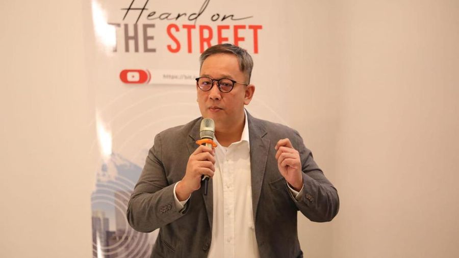 SVP Corporate Communication dan Investor Relation Telkom Ahmad Reza
