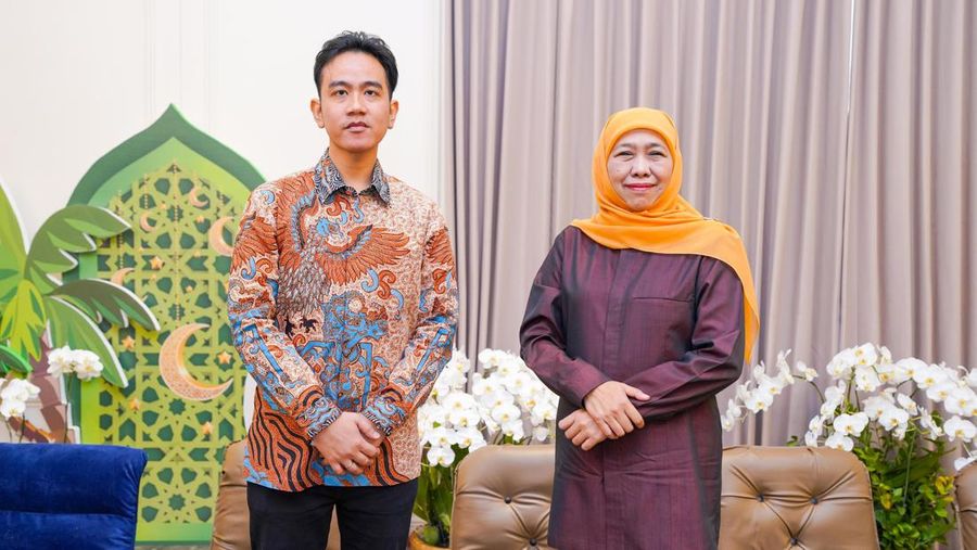 Wapres terpilih, Gibran Rakabuming Raka bersilaturahmi ke kediaman Gubernur Jatim periode 2019-2024, Khofifah Indar Parawansa di Jemursari, Surabaya. (Istimewa)
