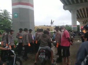 Siswi SD di Ambon Tewas Terseret Arus Banjir Usai Ranting yang Dipegang Patah