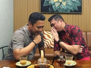 Adnan Kembali Unggah Foto Bisik-bisik Jelang Pilgub Sulsel, Kini Bareng AIA