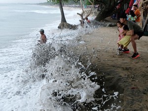 Soal Larangan Pakai Baju Hijau di Pantai Selatan, Ini Penjelasannya