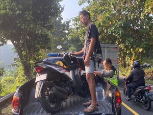 Tabrak Pembatas Jalan di Ruas Jogja-Wonosari, Pemotor Terperosok ke Tebing