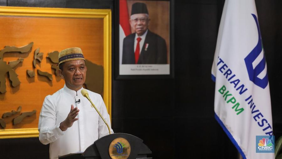 Menteri Investasi/Kepala Badan Koordinasi Penanaman Modal (BKPM), Bahlil Lahadalia saat konferensi pers dengan topik “Redistribusi IUP kepada Masyarakat untuk Pengelolaan Sumber Daya Alam yang Inklusif dan Berkeadilan” di kantor Kementerian Investasi/BKPM, Jakarta, Jumat (7/6/2024). (CNBC Indonesia/Faisal Rahman)
