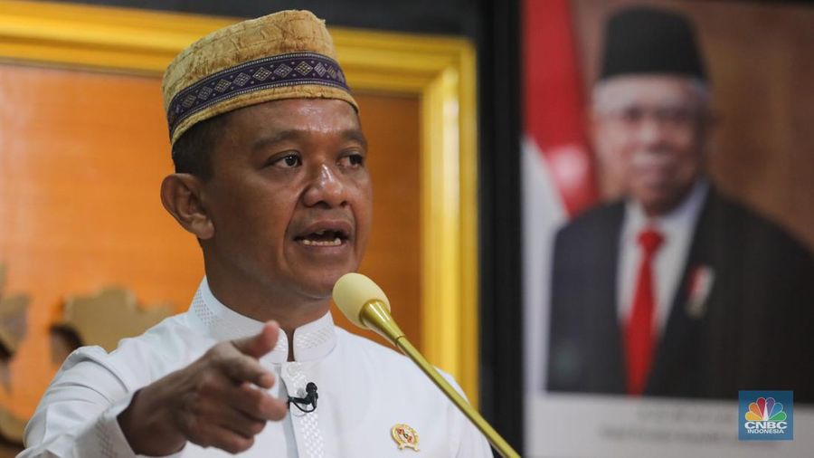 Menteri Investasi/Kepala Badan Koordinasi Penanaman Modal (BKPM), Bahlil Lahadalia saat konferensi pers dengan topik “Redistribusi IUP kepada Masyarakat untuk Pengelolaan Sumber Daya Alam yang Inklusif dan Berkeadilan” di kantor Kementerian Investasi/BKPM, Jakarta, Jumat (7/6/2024). (²©²ÊÍøÕ¾/Faisal Rahman)