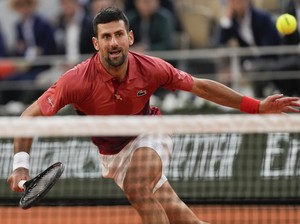 Djokovic Operasi Lutut, Bakal Lewatkan Wimbledon?