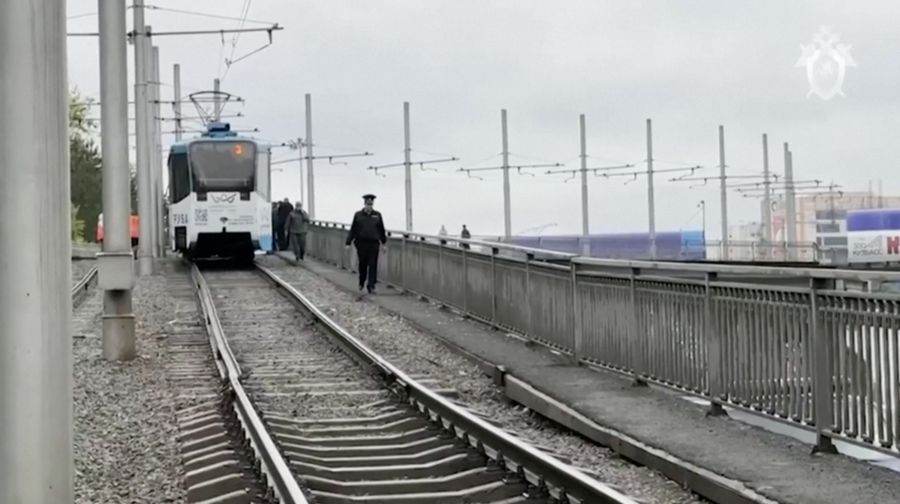 Sedikitnya satu orang tewas, dan puluhan lainnya dilaporkan terluka dalam kecelakaan trem di kota Kemerovo, Rusia, di barat daya Siberia pada Kamis (6/6/2024) pagi. (Tangkapan Layar Video Reuters)